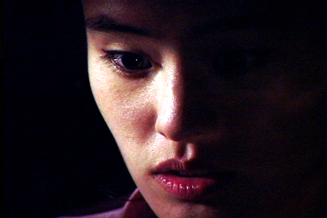 Frame do filme "Night Passage" de Trinh T. Minh-Ha